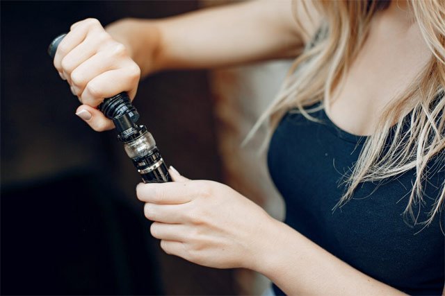 Getting Started: Charging and Assembling Your Vape Pen